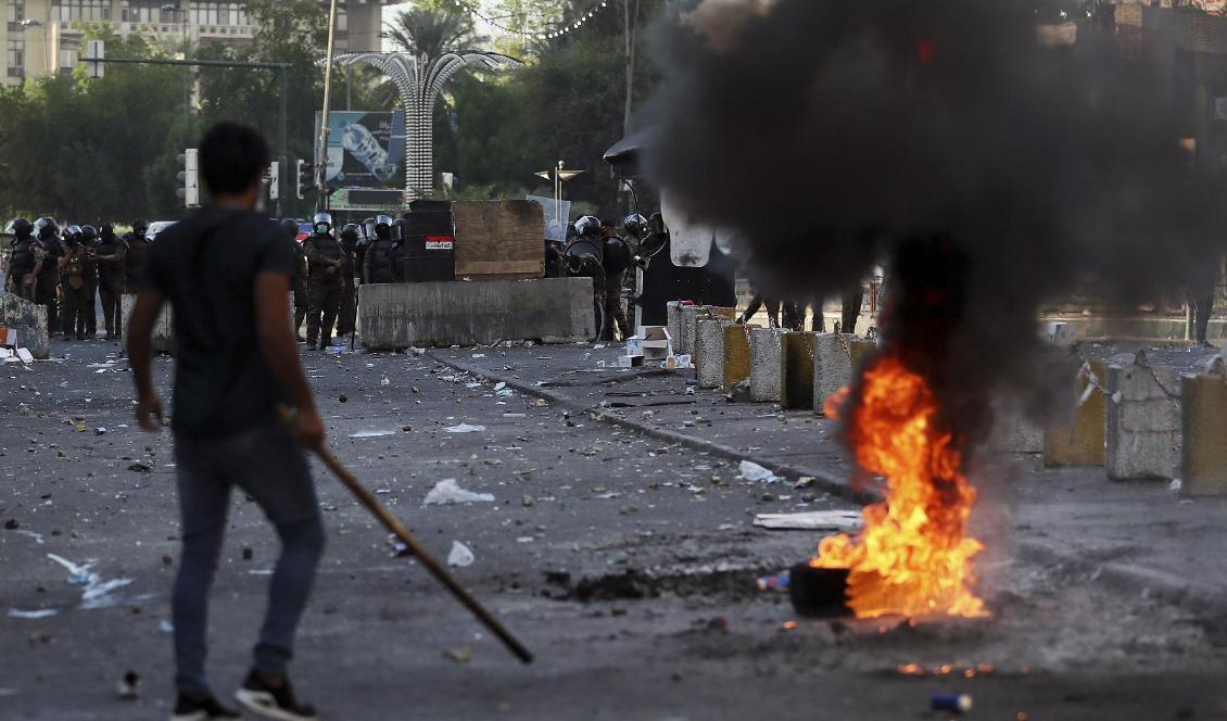 Regeringskritiska protester i Iraks huvudstad Bagdad i november. Foto: Hadi Mizban/AP/TT