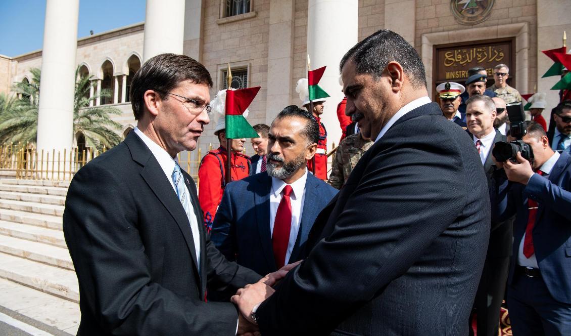 

USA:s försvarsminister Mark T. Esper träffar Iraks försvarsminister Najah al-Shammari i Bagdad den 23 oktober 2019. Foto: Army Staff Sgt. Nicole Mejia, DOD/ U.S. Department of Defense/CC BY 2.0                                                                                                