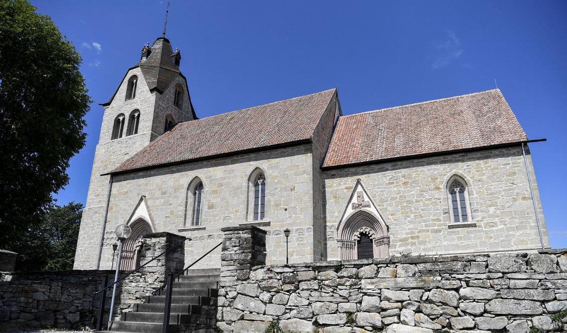 

Grötlingbo kyrka i Visby stift på Gotland. Stiftet får drygt 15 miljoner kronor enligt fördelningen av kyrkoantikvarisk ersättning. Foto: Henrik Montgomery/TT-arkivbild                                                                                                