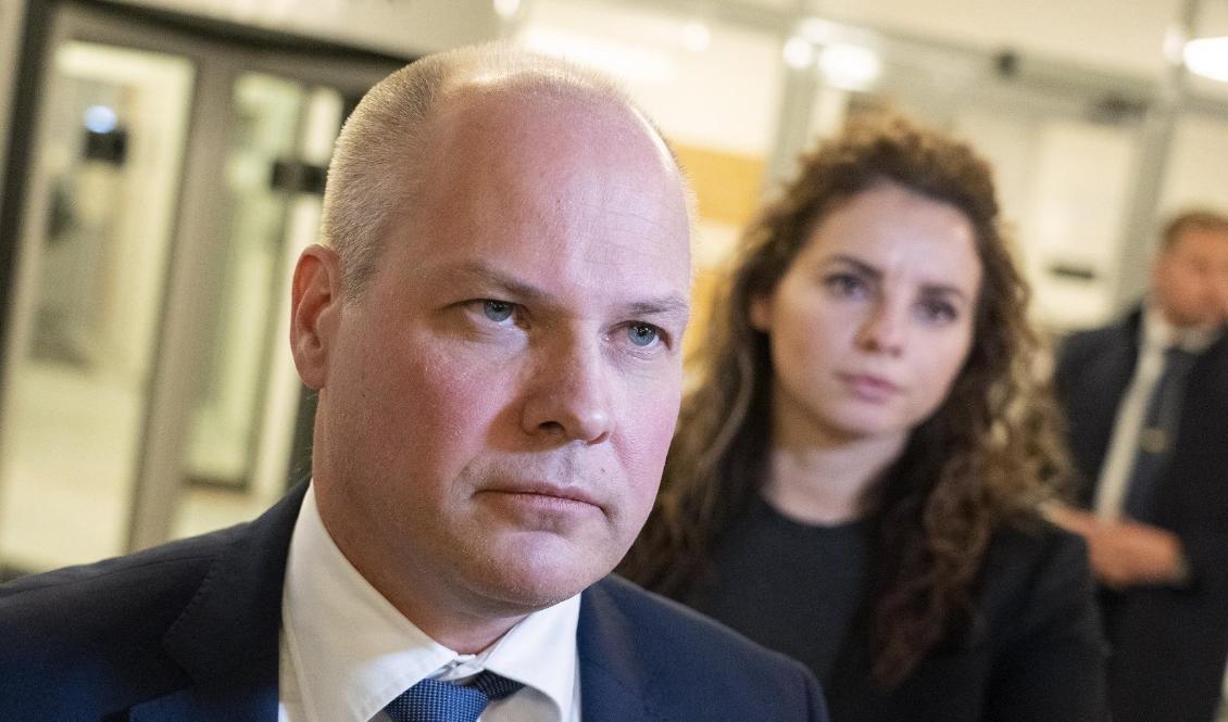 – Man borde ha gjort mycket mer tidigare för att se till att stävja detta, säger justitieminister Morgan Johansson (S) efter ett besök hos polisen i Malmö. Foto: Johan Nilsson/TT