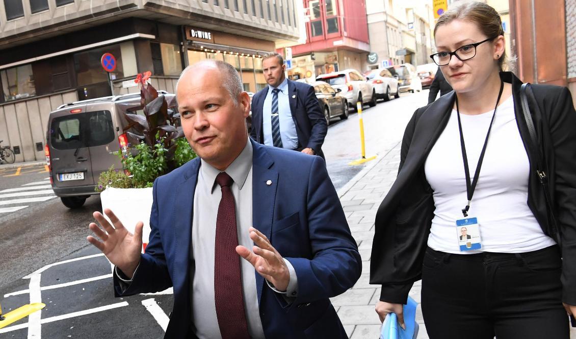 Justitie- och migrationsminister Morgan Johansson (S) på väg in till förra veckans möte om gängkriminaliteten. Foto: Jonas Ekströmer/TT-arkivbild