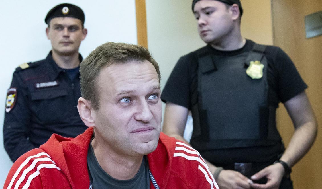 Den ryske oppositionsledaren Alexej Navalnyj vid en rättsförhandling i Moskva under torsdagen. Foto: Alexander Zemlianichenko/AP/TT