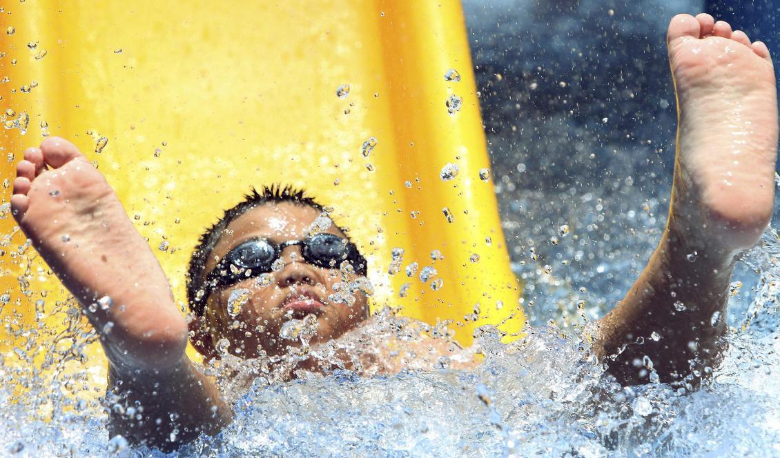 Den blöta inledningen på juli blev ett magplask för landets nöjesparker och vattenland. Foto: Chiang Ying-ying/AP/TT-arkivbild
