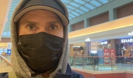 Svenske Johan Björnfot jobbar och bor i Wuhan. Foto: Privat/TT-arkivbild