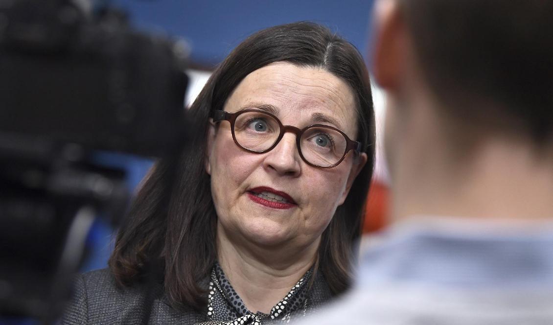 Utbildningsminister Anna Ekström (S) släpper kritiserat krav. Foto: Claudio Bresciani/TT-arkivbild