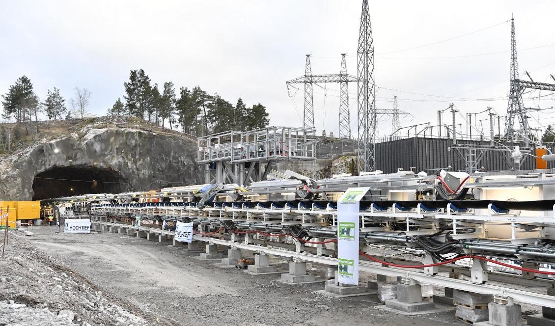 Borren sträcker sig flera hundra meter ut från tunnelmynningen vid ingångshålet i Anneberg i Danderyd, norr om Stockholm. Foto: Jessica Gow/TT