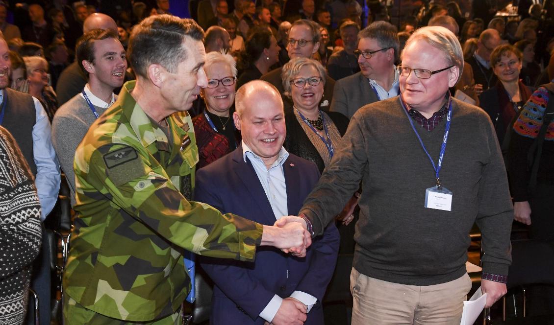 Överbefälhavare Micael Bydén, justitieminister Morgan Johansson (S) och försvarsminister Peter Hultqvist (S) på Folk och Försvars årliga rikskonferens 2018. Foto: Henrik Montgomery/TT-arkivbild