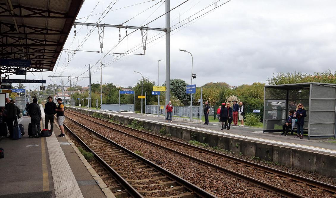 Resenärer på en tom station i Saint Jean de Luz i sydvästra Frankrike vid en strejk tidigare i höstas. Foto: Bob Edme/AP/TT