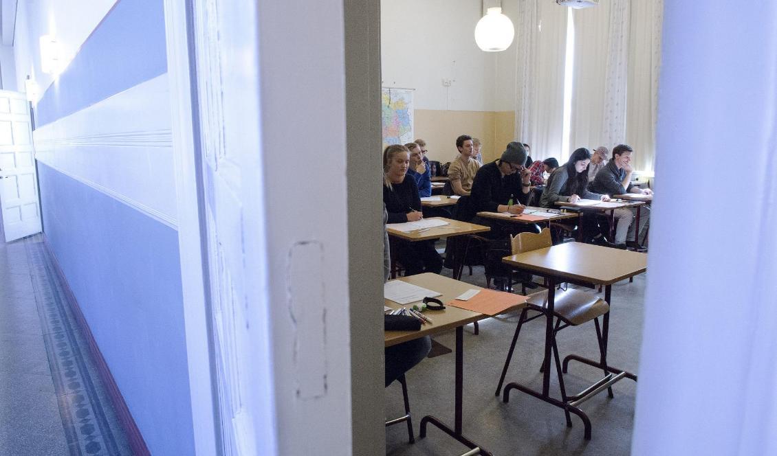 Fuskare på högskoleprovet löper stor risk att mista sin plats på utbildningen. Men eventuellt avtentade poäng bör få behållas, enligt ett utredningsförslag. Foto: Bertil Enevåg Ericson/TT-arkivbild