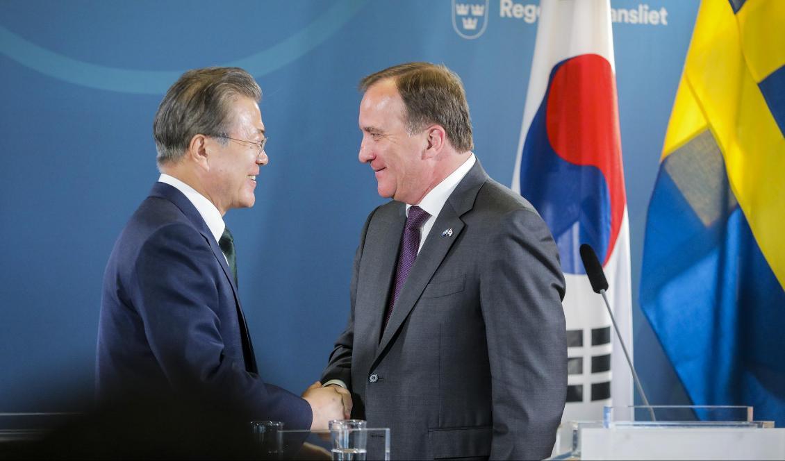 Sydkoreas president Moon Jae-In besökte Stockholm och statsminister Stefan Löfven (S) i juni i år. Nu ska de mötas igen, i Seoul. Foto: Sören Andersson-arkivbild
