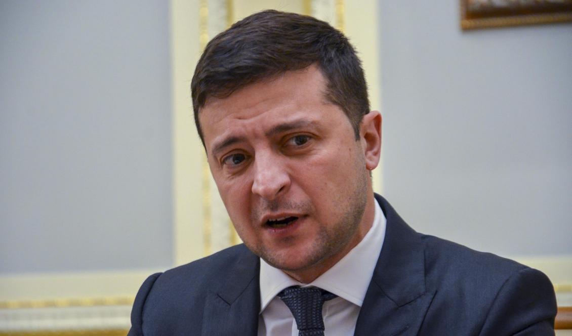 Ukrainas president Volodymyr Zelenskyj besökte fronten i östra landsändan före måndagens möte med Rysslands president Vladimir Putin. Foto: Filip Norman/TT-arkivbild