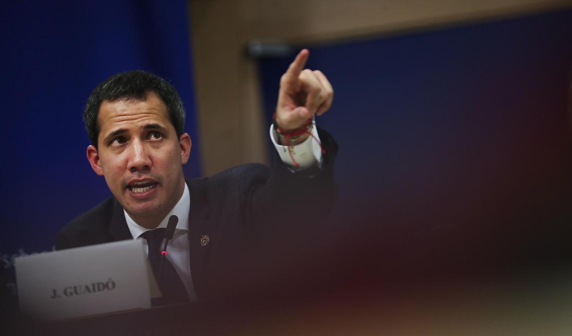 Venezuelas oppositionsledare Juan Guaidó håller presskonferens i EU-parlamentet. Foto: Francisco Seco/AP/TT