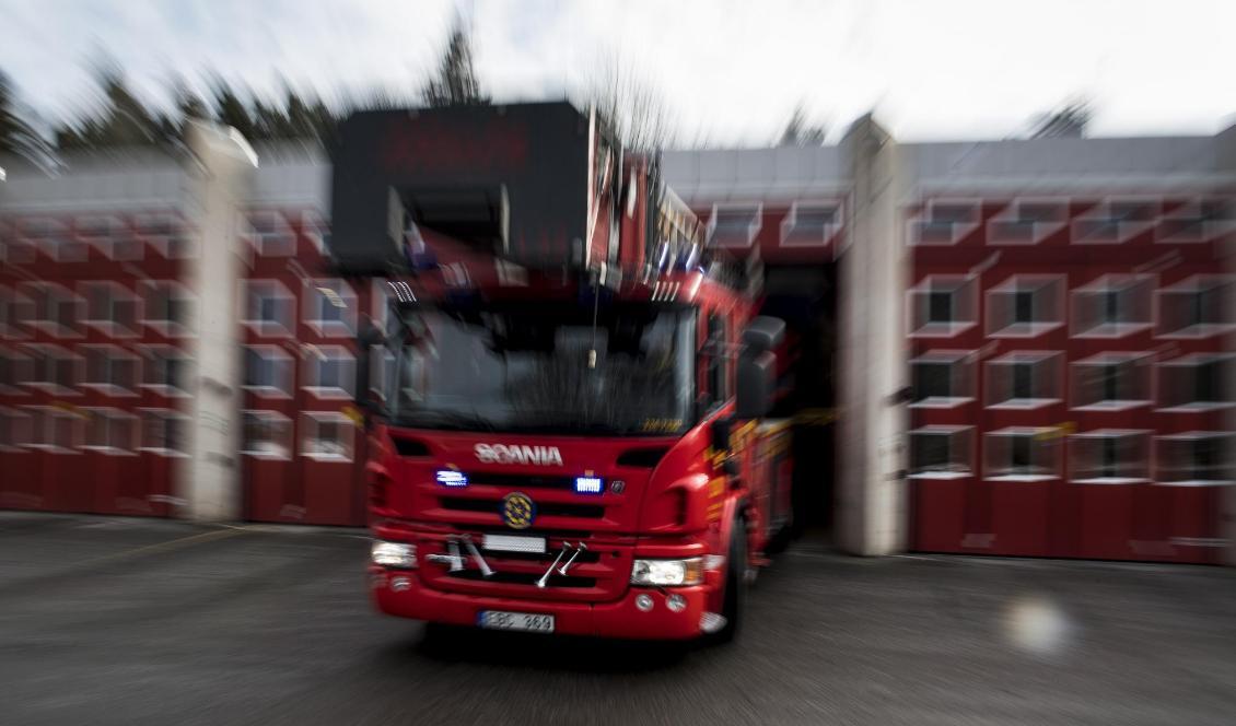 Fasaden på Gottsunda kyrka har brunnit. Foto: Pontus Lundahl/TT-arkivbild