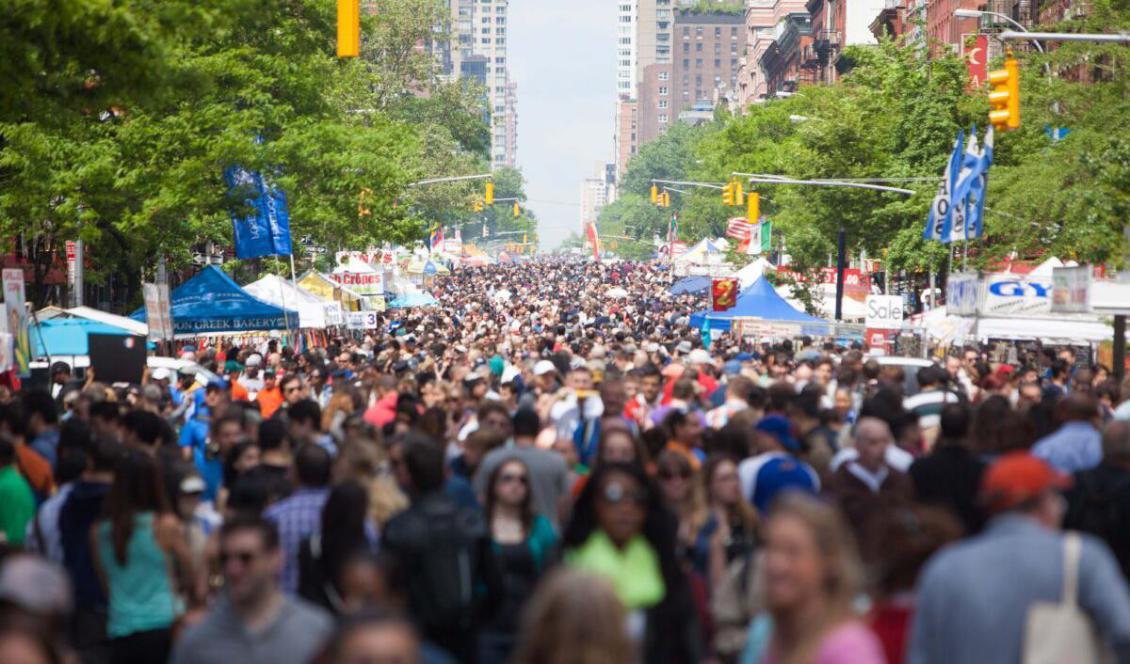 










Tusentals människor handlar från marknadsstånd under en matfestival i New York, 2014. Foto: Petr Svab/Epoch Times                                                                                                                                                                                                                                                                                                                                                                                                                                                                                                                                                