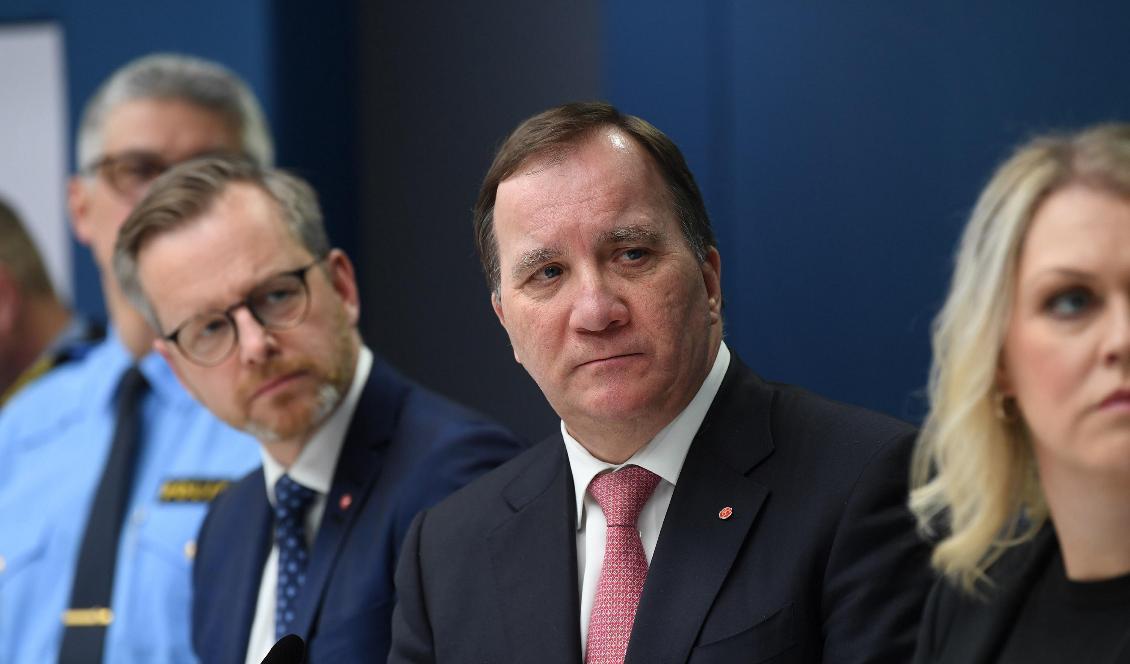 
Inrikesminister Mikael Damberg (S), statsminister Stefan Löfven och socialminister Lena Hallengren (S) under en pressträff efter mötet med regeringens krishanteringsråd. Foto: Fredrik Sandberg/TT                                                