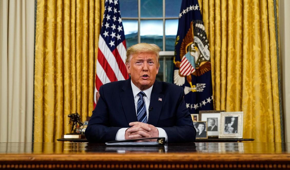 




USA:s president Donald Trump under ett tv-sänt tal på onsdagskvällen den 11 mars 2020 i Ovala rummet i Vita huset. Foto: Doug Mills-Pool/Getty Images                                                                                                                                                                                                                                                