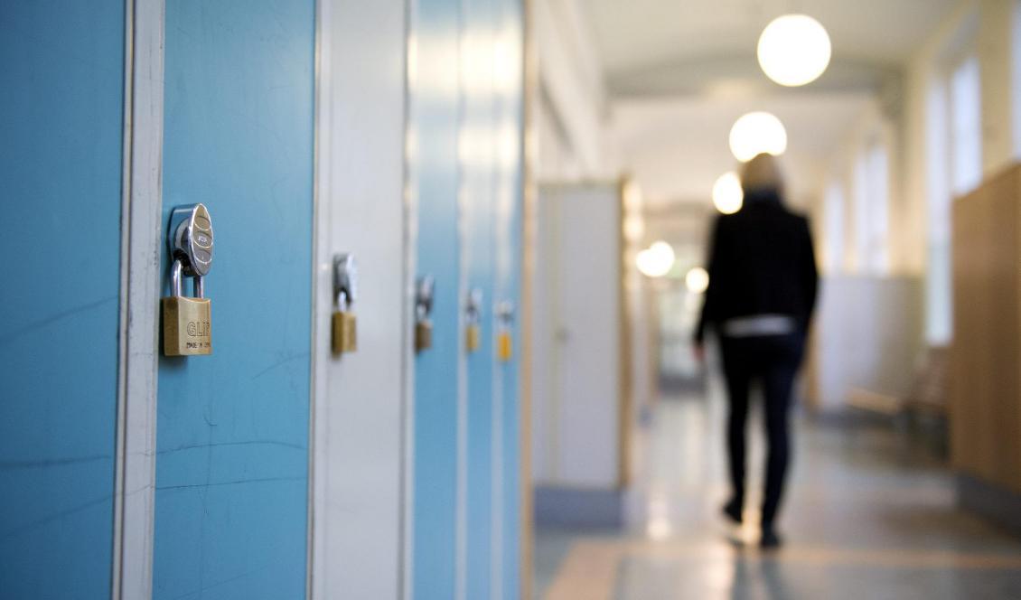 Fortsatt distansundervisning för gymnasieelever. Men vid vissa tillfällen kan undantag göras, för en mindre andel elever. Foto: Jessicia Gow/TT-arkivbild