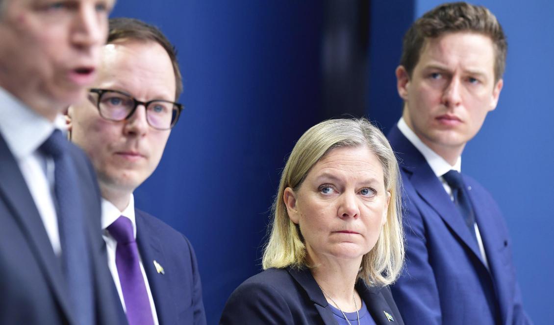 Finansmarknadsminister Per Bolund (MP), Mats Persson, ekonomisk-politisk talesperson för L, finansminister Magdalena Andersson (S) och Emil Källström, ekonomisk-politisk talesperson för C. Foto: Jessica Gow/TT