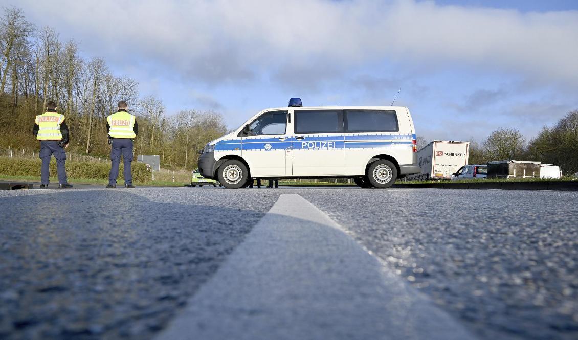 Många gränser, som här mellan Tyskland och Danmark, är stängda på grund av coronapandemin. Foto: Carsten Rehder/AP/TT
