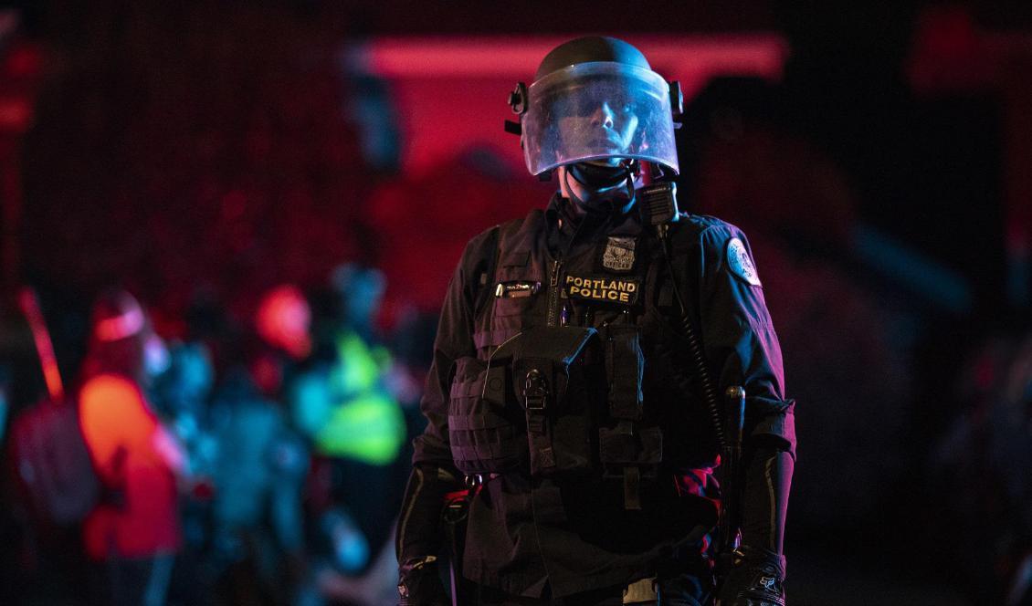 




Polis i skyddsutrustning under en demonstration i Portland i USA den 16 augusti. Foto: Paula Bronstein/Getty Images                                                                                                                                                                                                                            