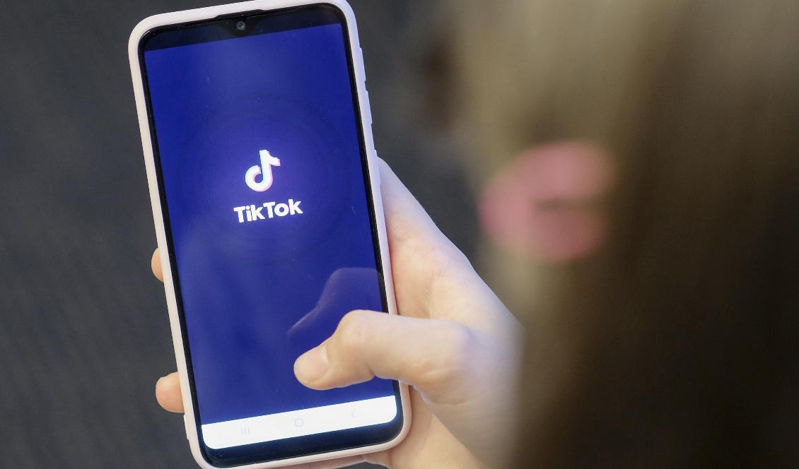 
Indien har bannlyst Tiktok och såväl EU som flera enskilda länder har inlett utredningar mot appen. Anledningen: Tiktok anklagas för att kunna fungera som ett spionverktyg åt den kinesiska regimen. Foto: Jens Kalaene/AP/TT-arkivbild                                            