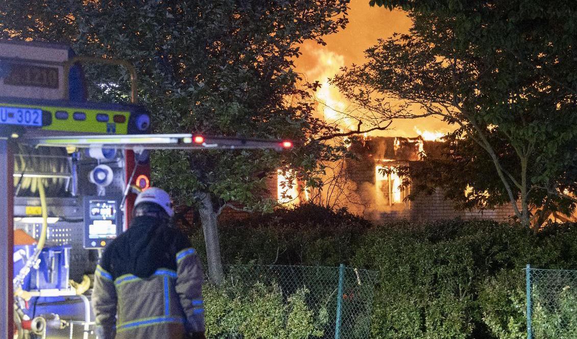 I slutet av maj 2020: Det brinner kraftigt i en förskola på Kaprifolievägen i norra Lund. Under året har det brunnit i flera olika byggnader i Lund, de flesta av de bränderna misstänks ha varit anlagda. Foto: Johan Nilsson/TT