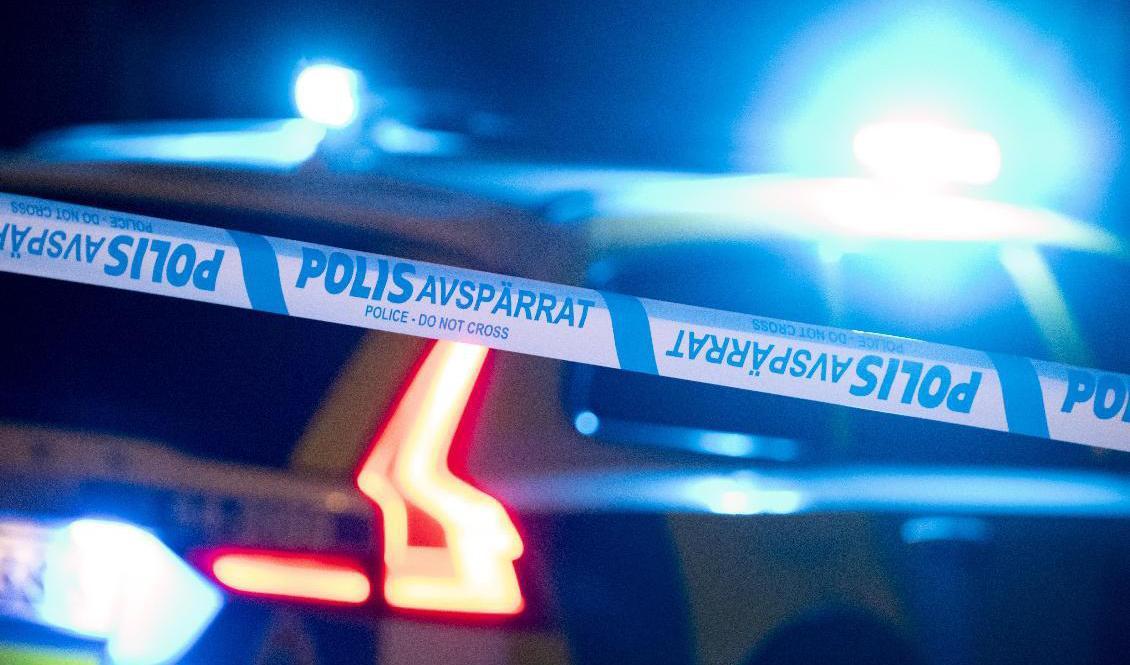 En person vårdas på sjukhus för skottskador. En minderårig person misstänks för mordförsök. Arkivbild. Foto: Johan Nilsson/TT