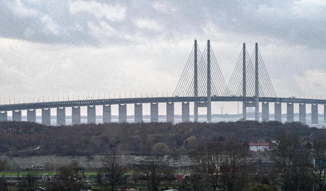 Vindkänsliga fordon varnas för att köra över Öresundsbron på söndagen. Arkivbild. Foto: Johan Nilsson/TT