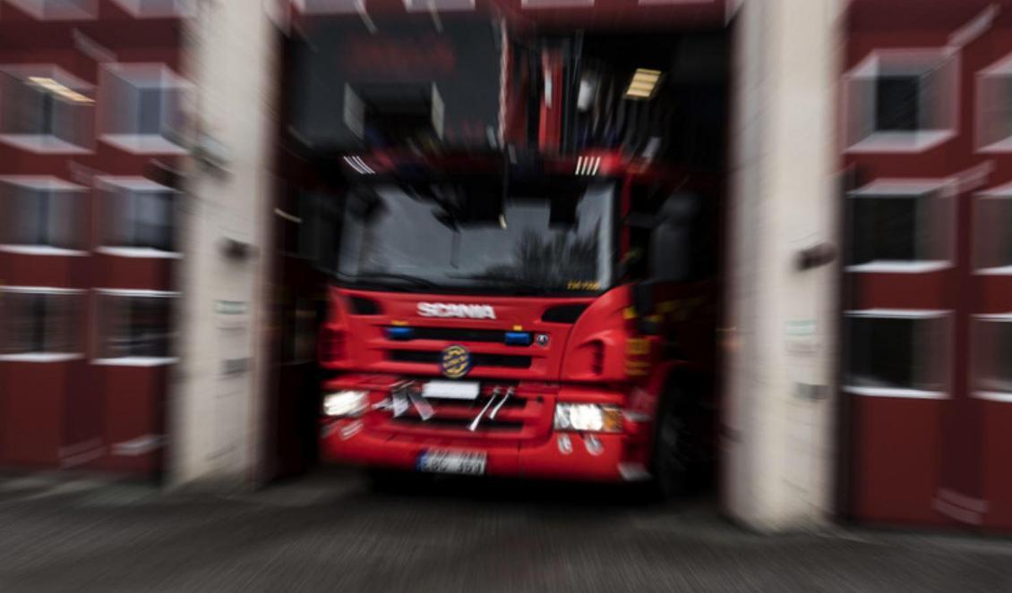 30 brandmän kämpade under natten mot en brand i en stor lagerlokal. Arkivbild. Foto: Pontus Lundahl/TT