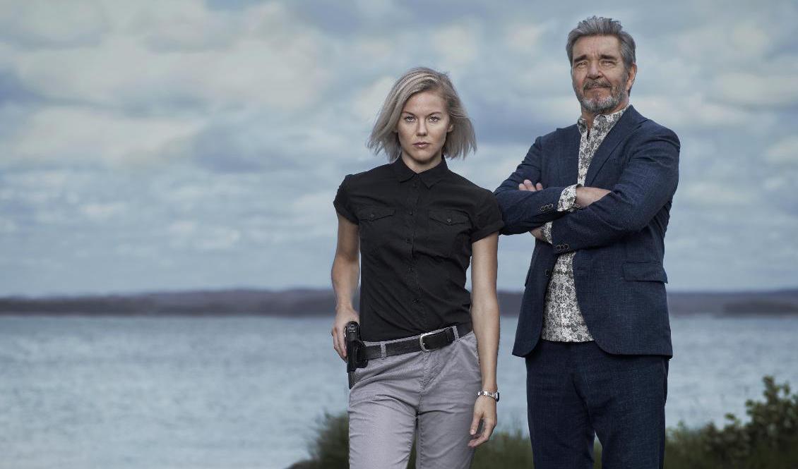 Agnes Lindström Bolmgren och Kjell Bergqvist i tv-serien "Bäckström". Pressbild. Foto: Daniel Ohlsson/C More/TV4