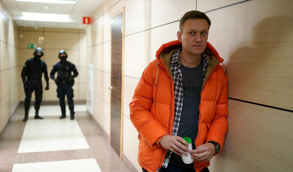Den ryske oppositionsledaren Aleksej Navalnyj döms till fängelse för att inte ha anmält sig hos sin övervakare. Foto: Dimitar Dilkoff/AFP via Getty Images