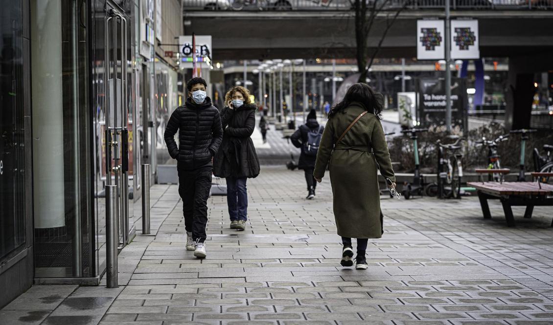 

Den som bryter mot pandemilagen ska få betala 2 000 kronor i böter, enligt ett förslag som riksåklagaren har lämnat fram. Foto: Sofia Drevemo/Epoch Times                                                                                        