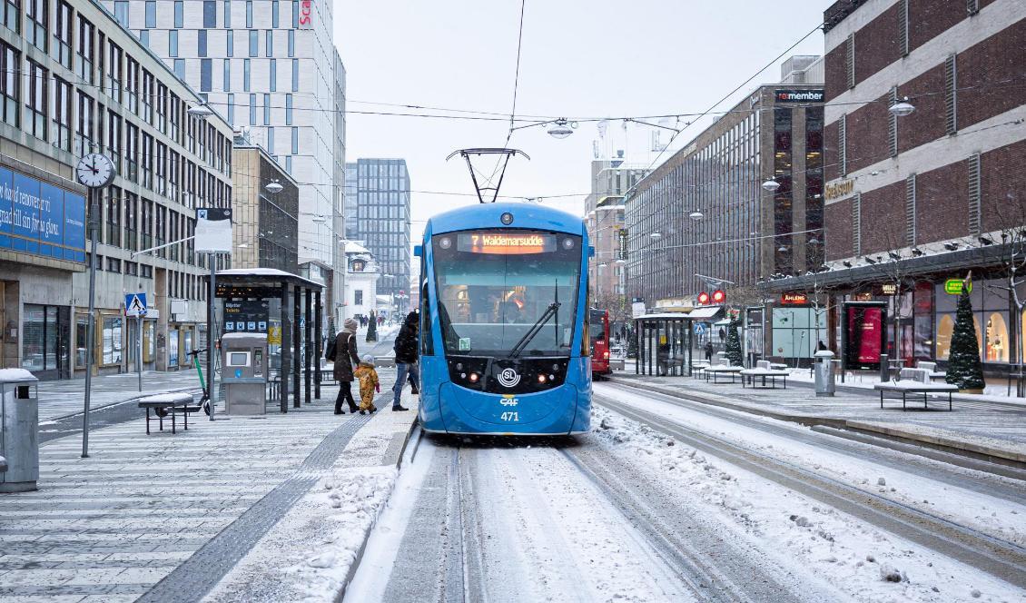 


Att behöva kontrollera trängsel på alla hållplatser skulle bli en svår uppgift, menar både SL och Västtrafik. Foto: Sofia Drevemo                                                                                                                                    