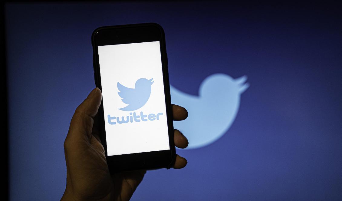 

Enligt en talesperson för Twitter bryter inte Kinaregimens inlägg om att man förnekar tvångsarbetsläger i Xinjiang mot företags regler. Foto: Sofia Drevemo/Epoch Times                                                                                        