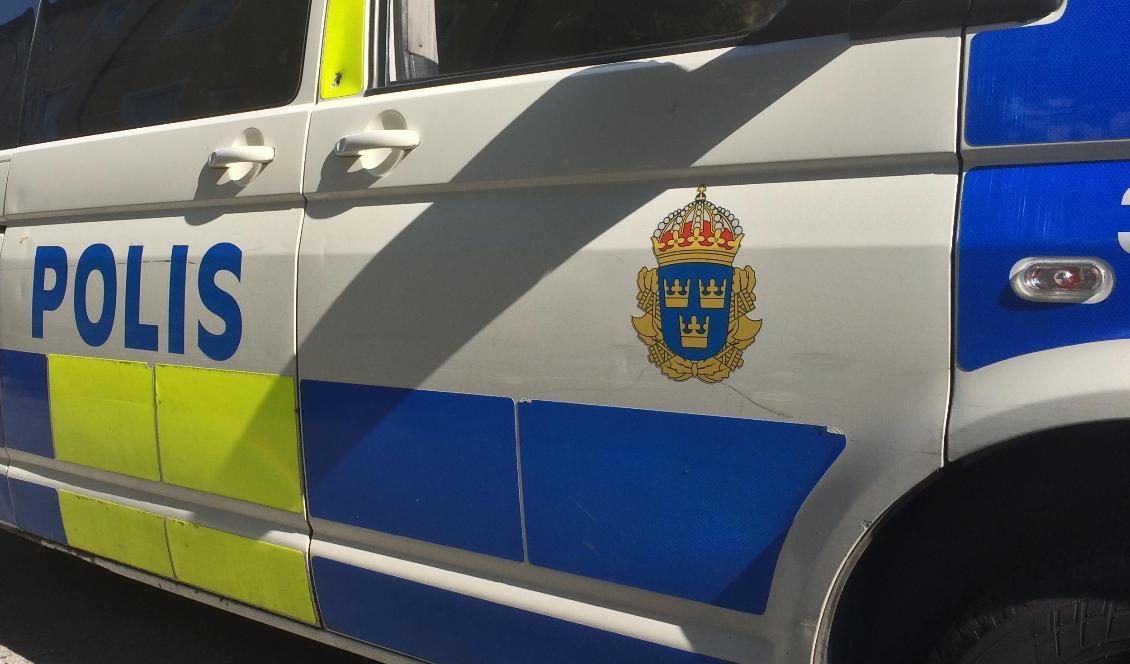 Några personer kastade ner ett föremål mot en bil från en bro i Stockholm. Foto: Epoch Times. Arkivbild.