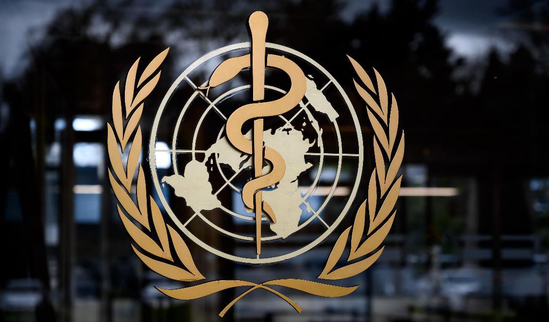 WHO:s logotype syns vid högkvarteret i Geneve. Foto: Fabrice Coffrini/AFP via Getty Images