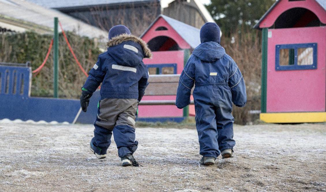 Förra året dog fyra barn med covid-19 som underliggande dödsorsak. Foto: NTB