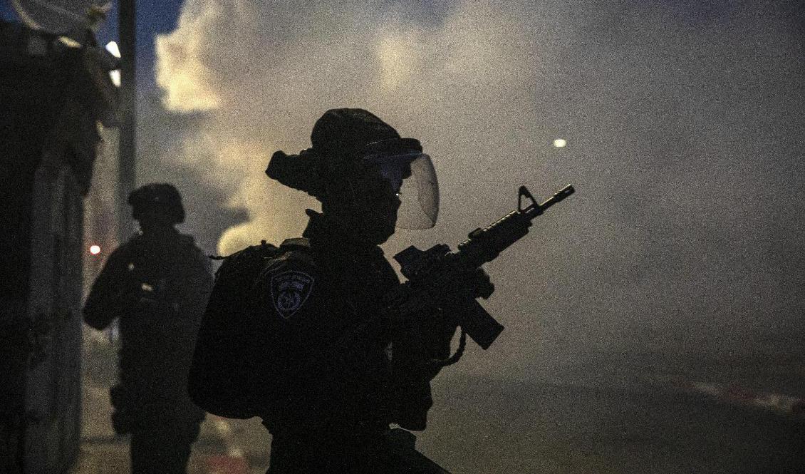 Israelisk militär på plats i Lod. Foto: Heidi levine/AP/TT