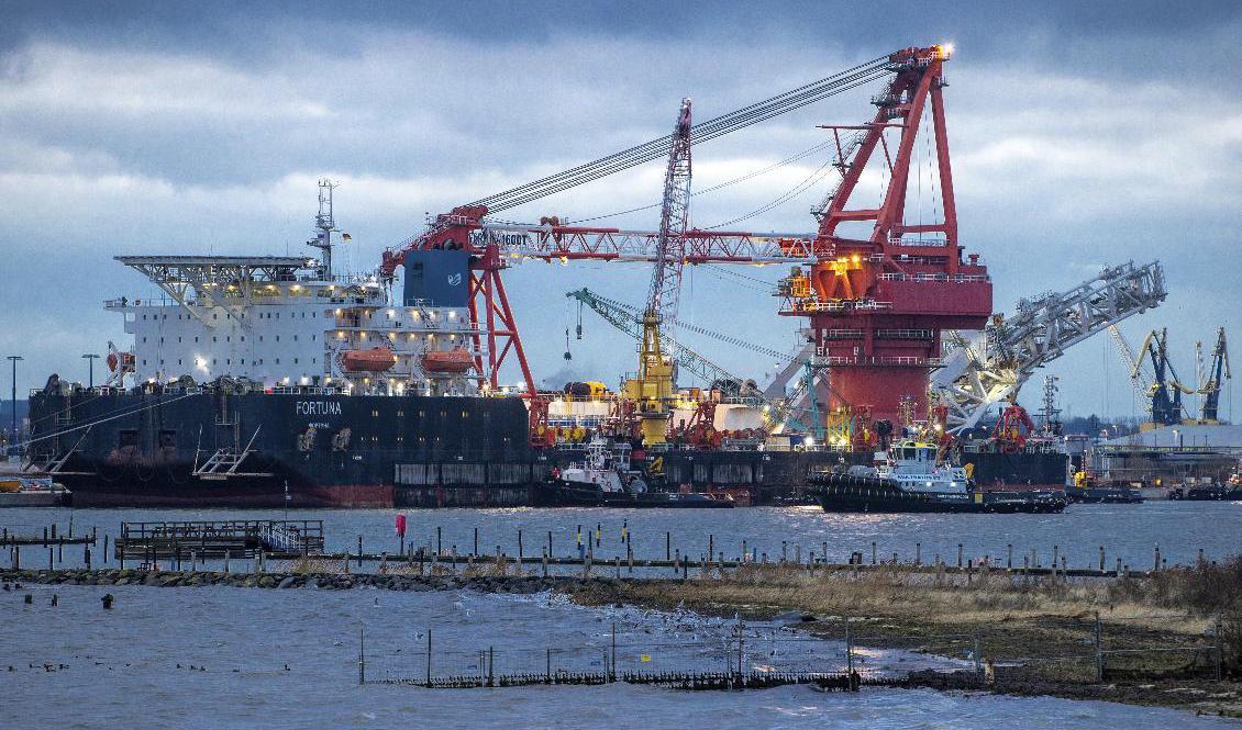 I januari återupptogs arbetet med Nordstream 2. Bilden är tagen vid Wismars hamn vid tillfället. Foto: Jens Buettner/AP/TT