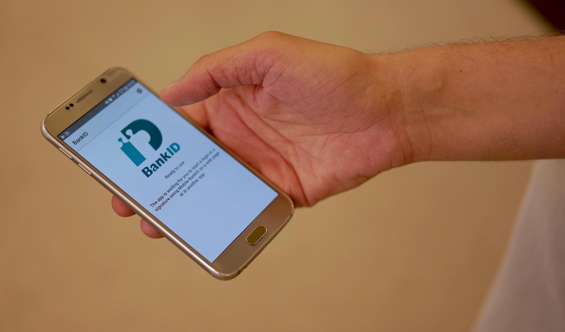 Polisen uppmanar allmänheten att aldrig logga in på ens BankID eller signera köp som kommer via sms. Foto: Epoch Times. Arkivbild.