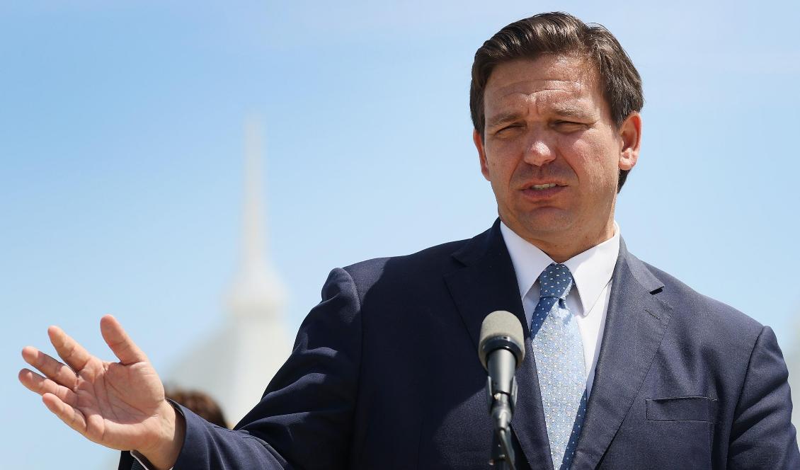 Floridas guvernör Ron DeSantis talar under en konferens i Miami den 8 april 2021. Foto: Joe Raedle/Getty Images