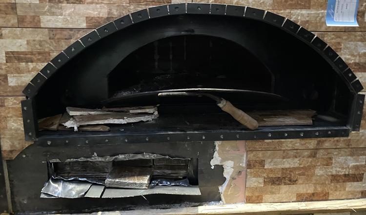 




En pizzaugn från Libanon på väg till Sverige innehöll 200 kilo cannabis. Nu står fem män åtalade. Foto: Tullverket                                                                                                                                                                                                                            
