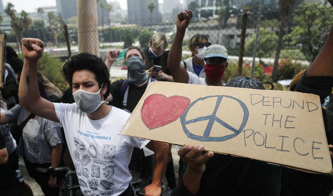 
Anhängare till Black Lives Matter i Los Angeles demonstrerar i Los Angeles i Kalifornien den 23 juni 2020. Foto: Mario Tama/Getty Images                                            
