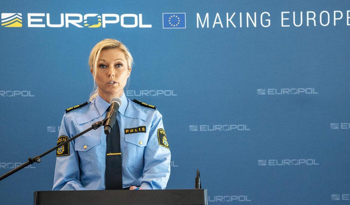 
Linda H Staaf, chef för underrättelseenheten vid Noa, polisens nationella operativa avdelning, i en presskonferens i Haag i Nederländerna den 8 juni 2021. Foto: Jerry Lampen/ANP/AFP via Getty Images                                            