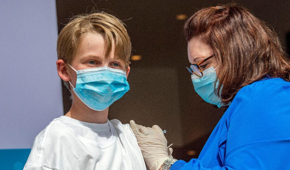 



Kampanjen att vaccinera USA:s 17 miljoner unga i åldern 12-15 år är en del av president Joe Bidens strategi att nå flockimmunitet i landet. Foto: Joseph Prezioso/AFP via Getty Images                                                                                                                                                                                