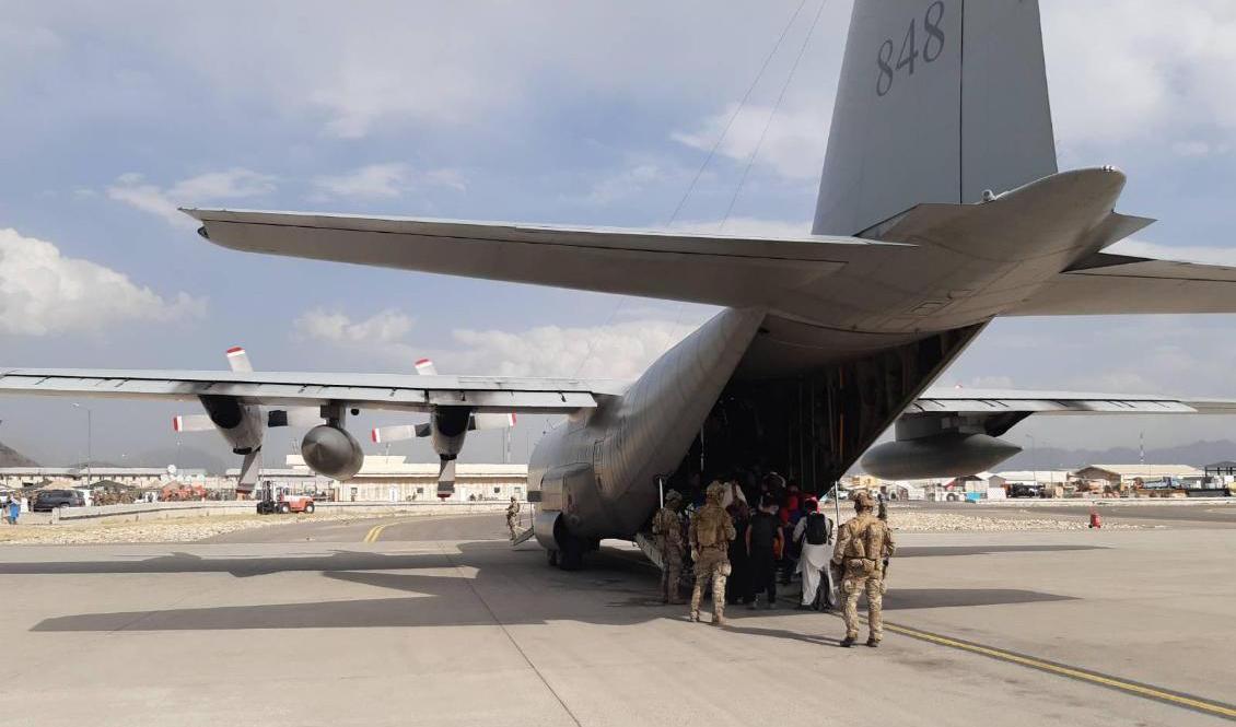 Svenska försvarsmaktens Hercules 3384 på Kabuls flygplats. Foto: Försvarsmakten/TT