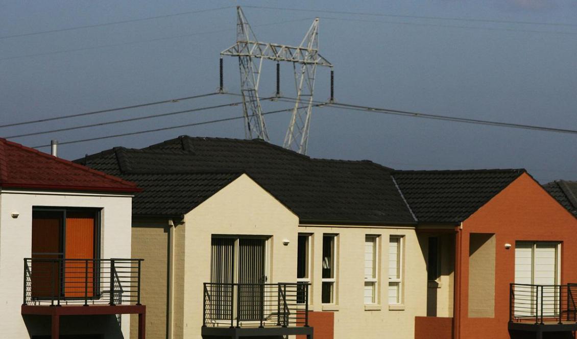 
Elledningar ovanför ett bostadsområde i Sydney i Australien. Australien satsar nu stort på batterier för att stödja elnätet. Foto: Ian Waldie/Getty Images                                            