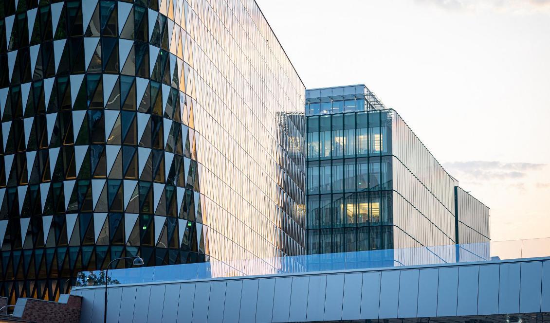 
“Det fria vårdvalet måste ju rimligen också innebära att vi som behöver en vårdinsats har rätt att välja vem som ska gräva i vår munhåla eller vårt underliv.” Bilden visar Karolinska universitetssjukhuset i Solna. Foto: Sofia Drevemo                                            