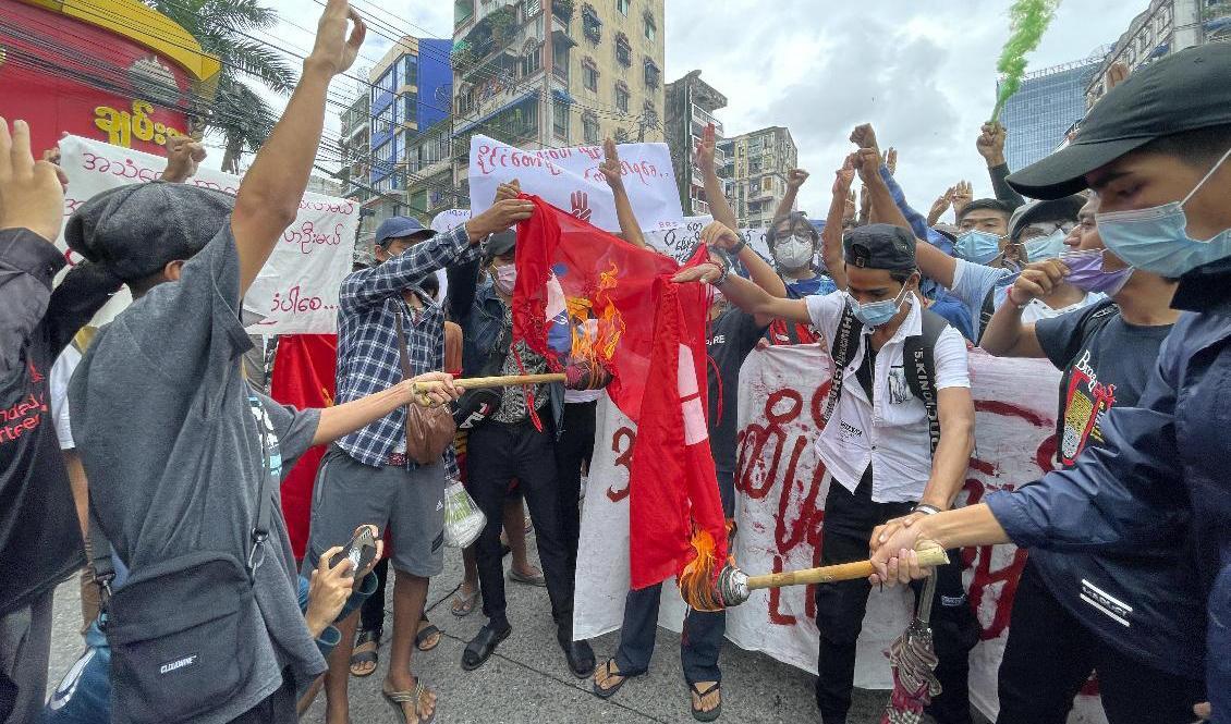 
En demonstration mot militärjuntan i Myanmar i juli. Foto: Arkivbild. AP/TT                                            