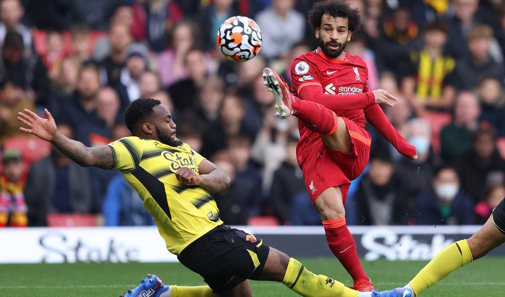 Liverpools egyptiske stjärnforward Mohamed Salah avlossar ett skott i segern mot Watford i Premier League den 16 oktober. Foto: Richard Heathcote/Getty Images